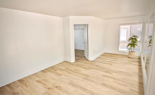 Building Photo - 5BD/2BA, Great Sunroom! (Lease out, pending signatures. Check back in a few days!)