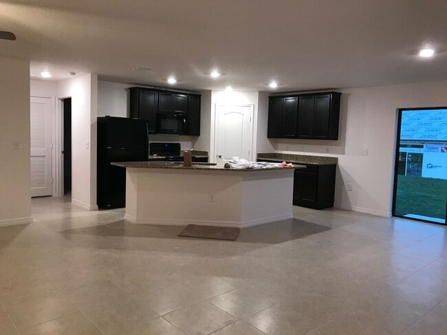 Building Photo - Beautiful 3 bedroom, 2 bathroom LGI home i...