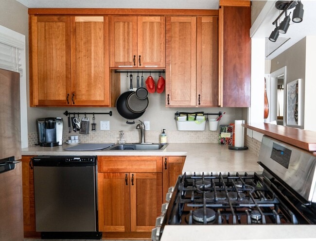 Building Photo - 4404 SE 63rd Ave