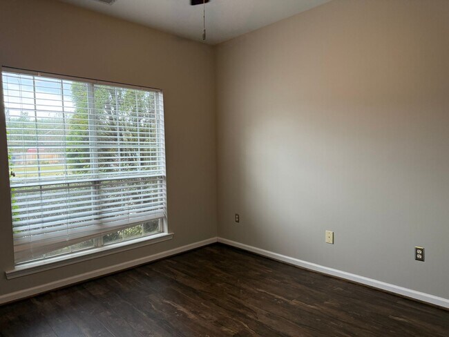 Building Photo - Townhouse in Weatherly (Alabaster)