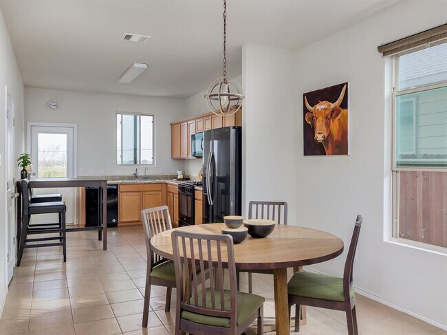Building Photo - 133 Carlina Lp