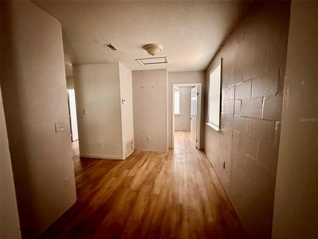 Building Photo - 649 NE Waldo Rd