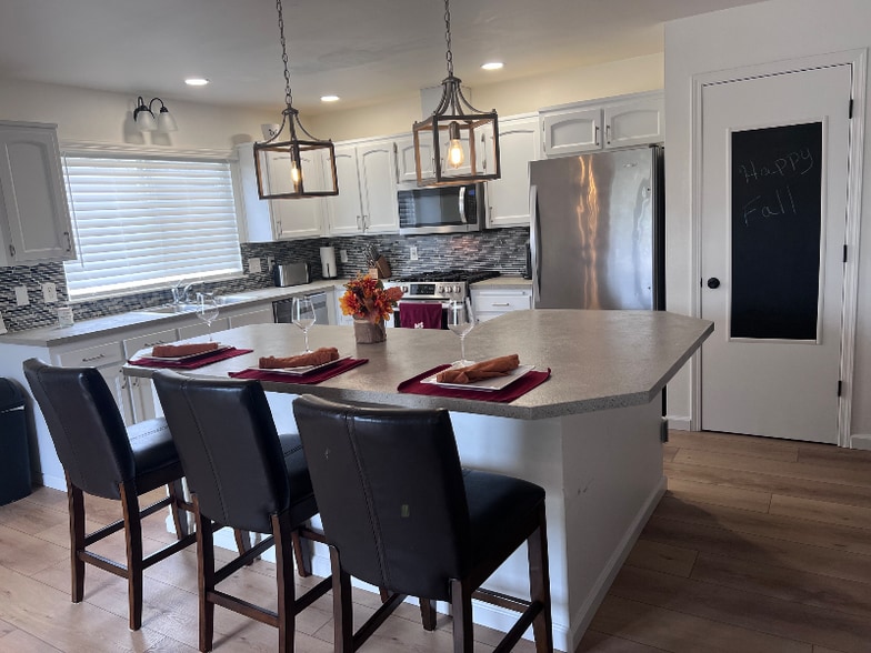 Building Photo - 1148 NE Cordero Pl