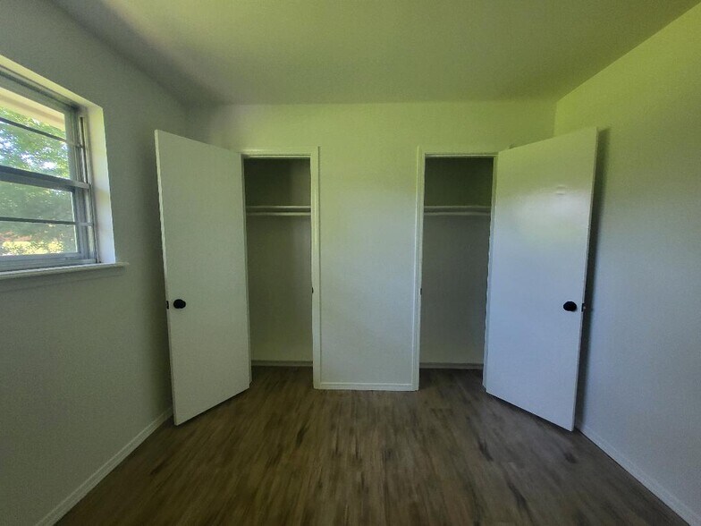 Small bedroom - 1511 W Magnolia St