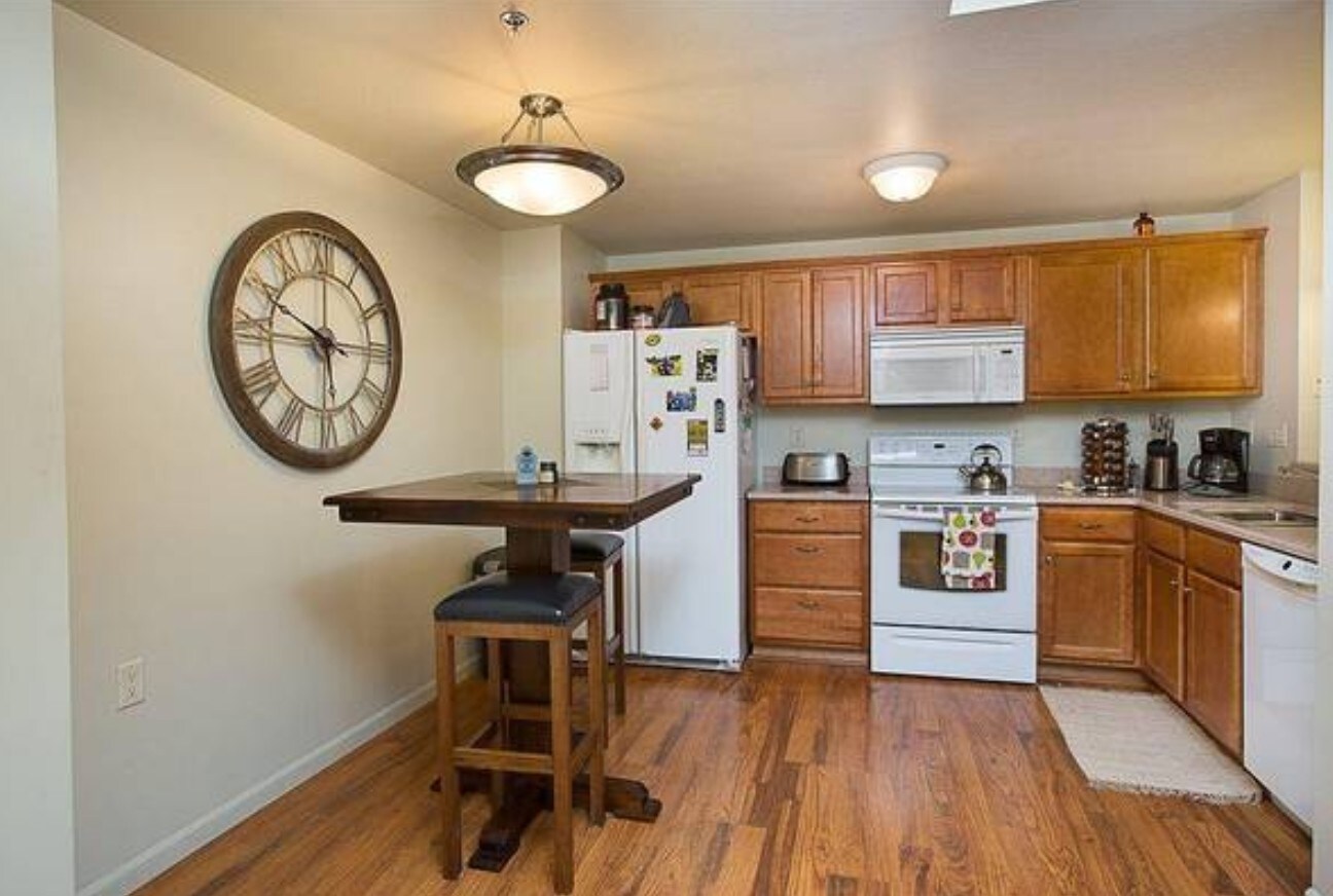 Building Photo - 400 N Richmond St