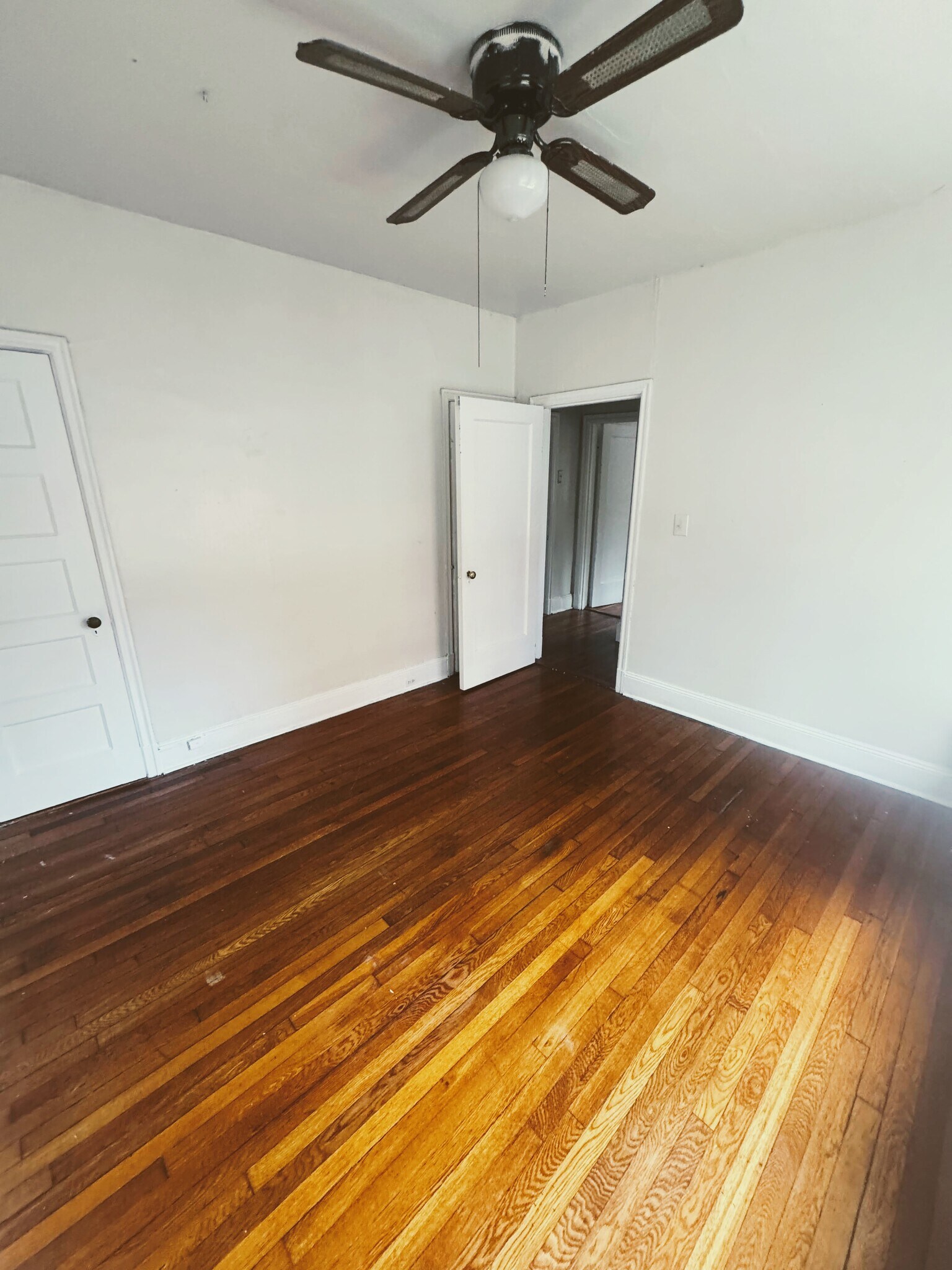 Bedroom 1 (with closet door) - 1424 Grove Ave