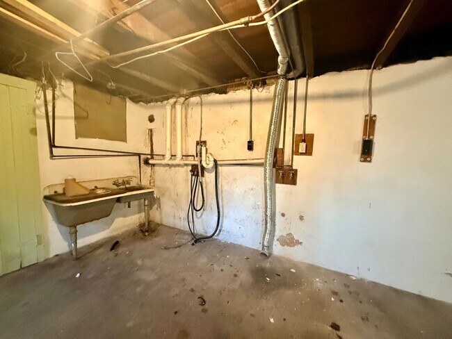 Building Photo - 441 Walnut St