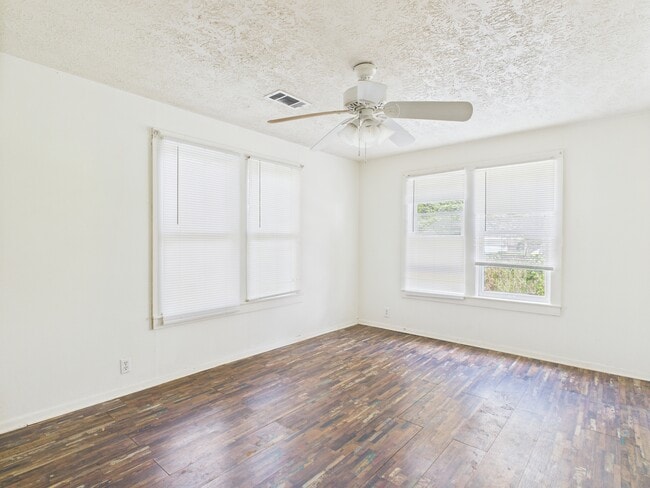 Building Photo - 138 Watson St