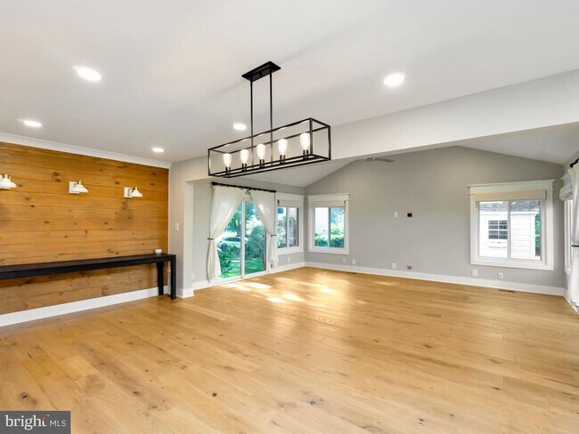 Building Photo - 10106 Crimson Cir