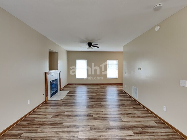 Building Photo - 1893 Sandy Lake Dr