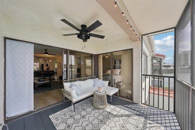 Building Photo - 6277 Bahia Del Mar Blvd S