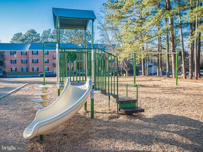 Building Photo - 804 College Ln