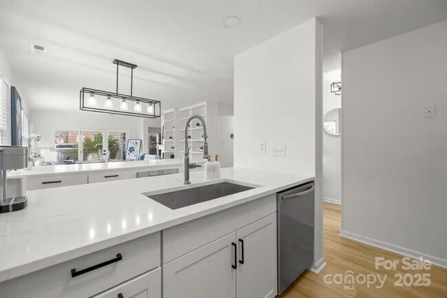 Building Photo - 226 Queens Rd