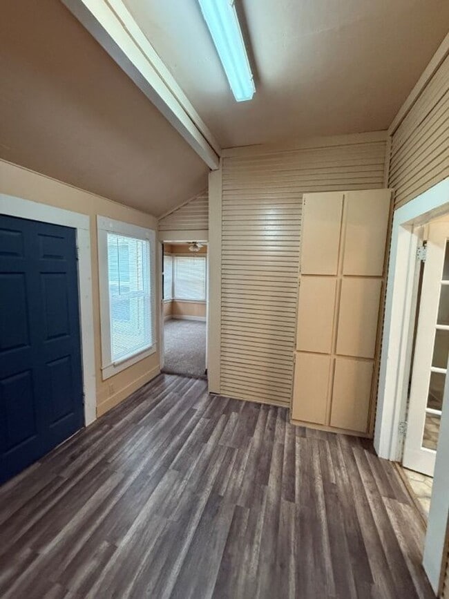 Building Photo - 3 Bedroom 1.5 Bath Downtown Dixon *STAR RENTALS