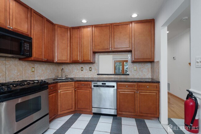 Building Photo - 357 Hadleigh Ln