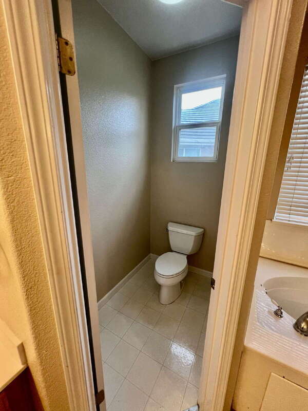 Building Photo - 116 Burgundy Ct