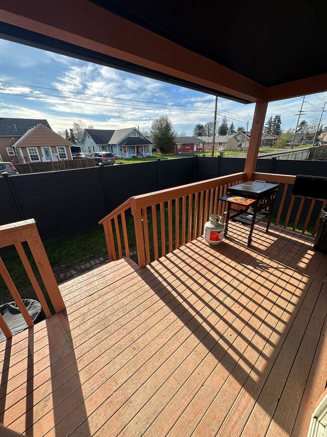 Building Photo - 3 Bedroom 2 Bath in Chehalis