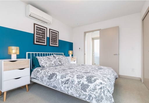 Building Photo - Stunning 2 bedroom w/rooftop deck in Beacon Hill!