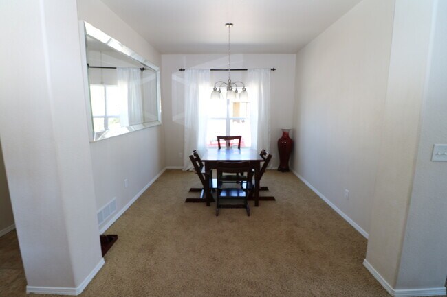 Building Photo - 3bdrm 3bath home with 2 car garage