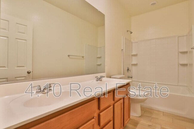 Building Photo - 5216 S 16th Pl