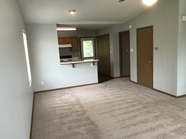 Building Photo - 5926-5928 E Limoges Dr