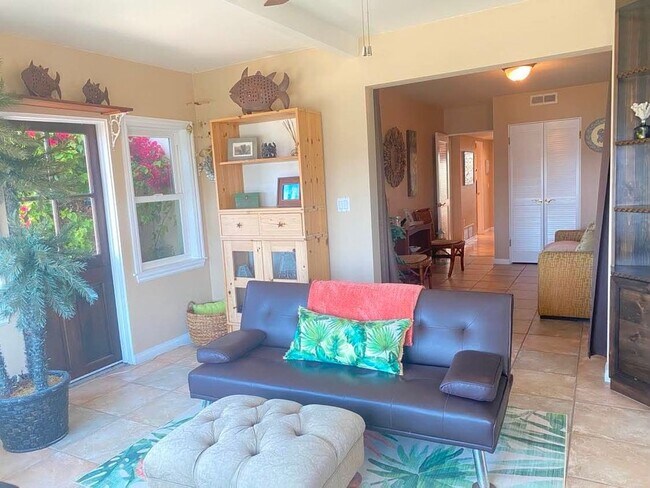 Building Photo - 501 Avenida Del Mar