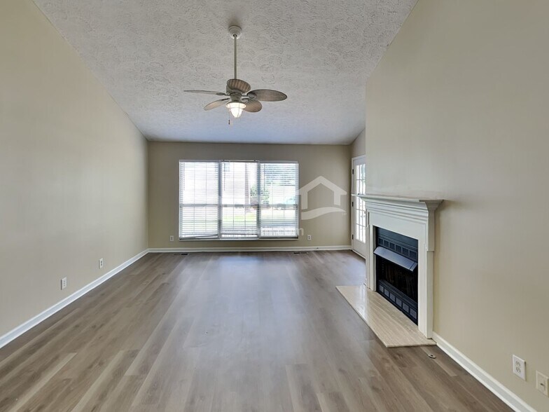 Building Photo - 3000 S Waterford Ct