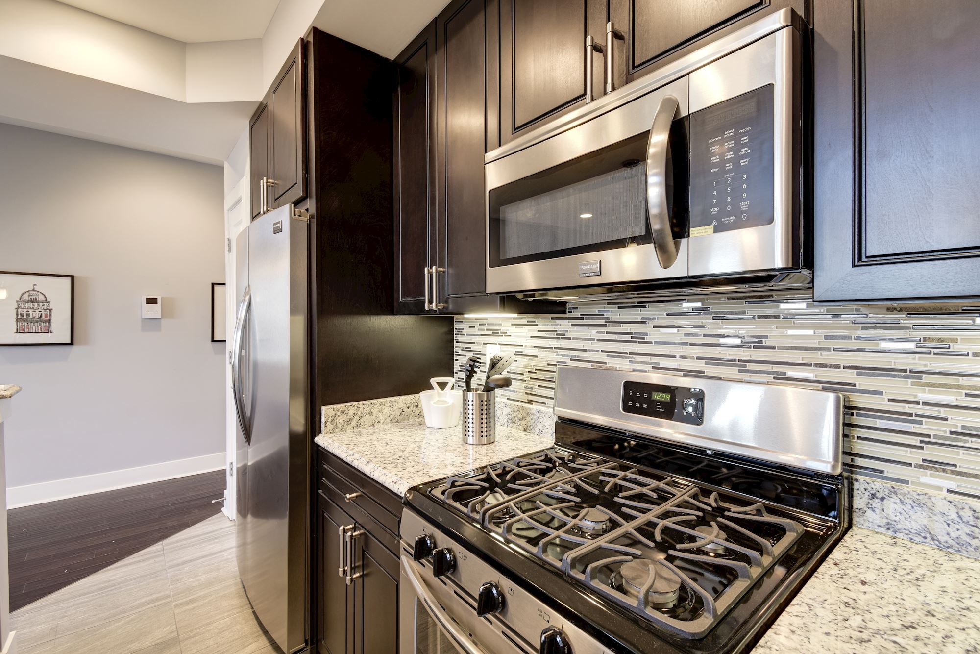 Building Photo - 2122 3rd St NE