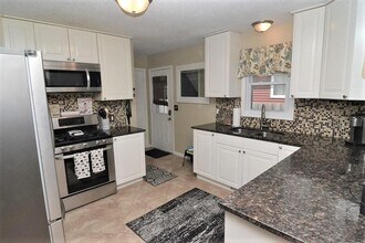 Building Photo - Well-Located Home in Robbinsdale