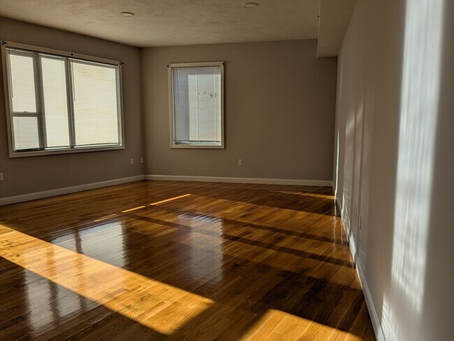 Building Photo - 8 Banton St