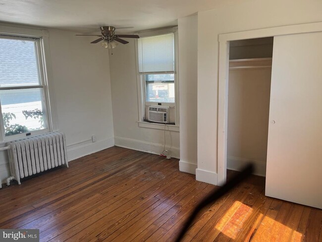 Building Photo - 337 Lindenwold Ave