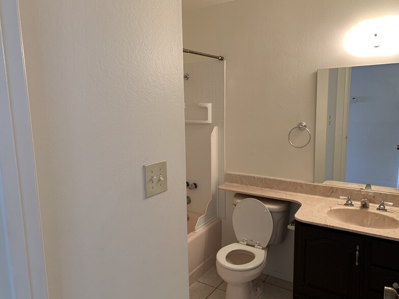 Building Photo - 3913 Grass Valley Pl
