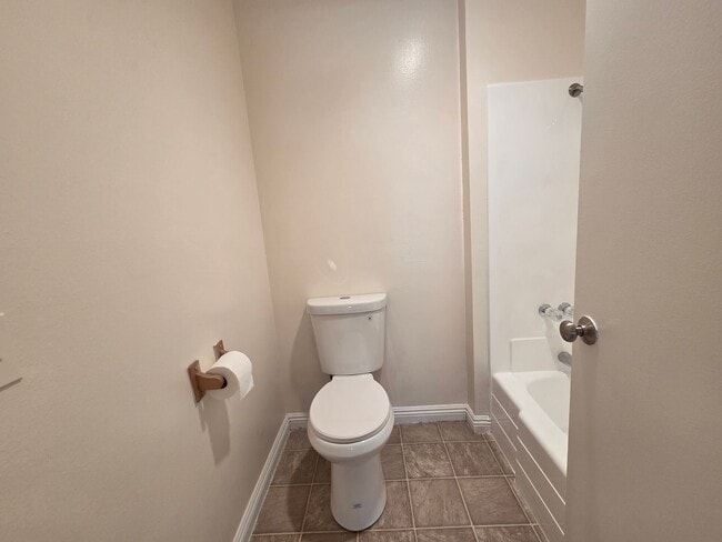 Building Photo - 3 Bedroom 2.5 Bath Town House