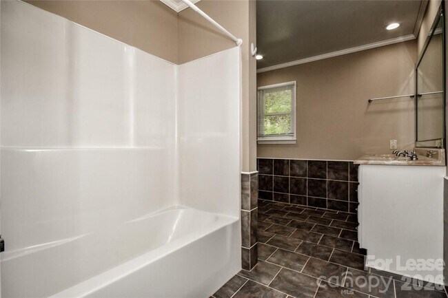 Building Photo - 7730 Deer Track Dr
