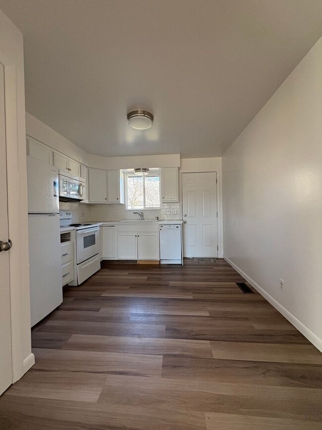 Building Photo - 983-985 S 600 W