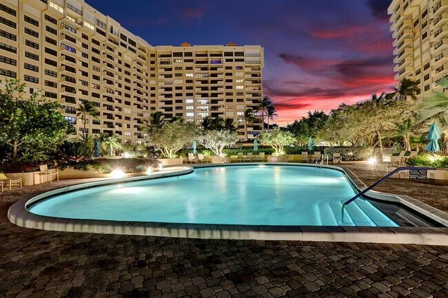 Building Photo - 4900 N Ocean Blvd