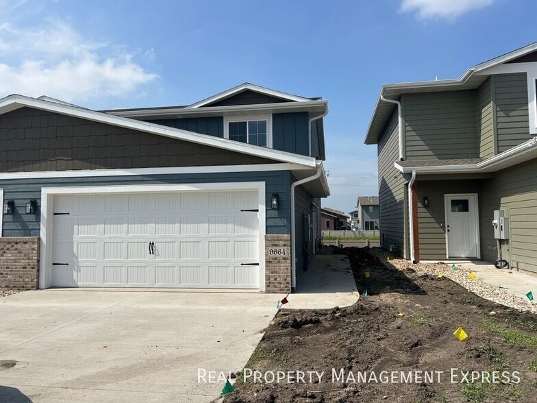 Primary Photo - 3 Bedroom 1.5 Bathroom Townhome