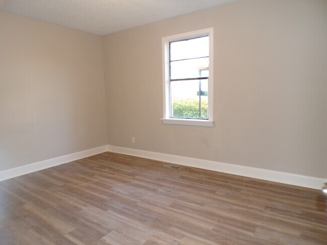 Building Photo - 200 23rd St SW