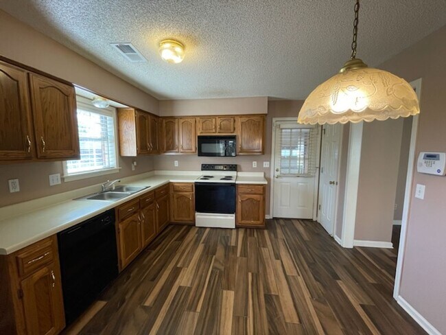 Building Photo - EASTOVER, HARDWOOD FLOORS, DESOTO CENTRAL SCHOOLS!