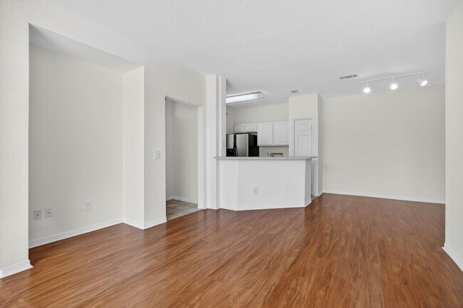 Building Photo - 13703 Richmond Park Dr N