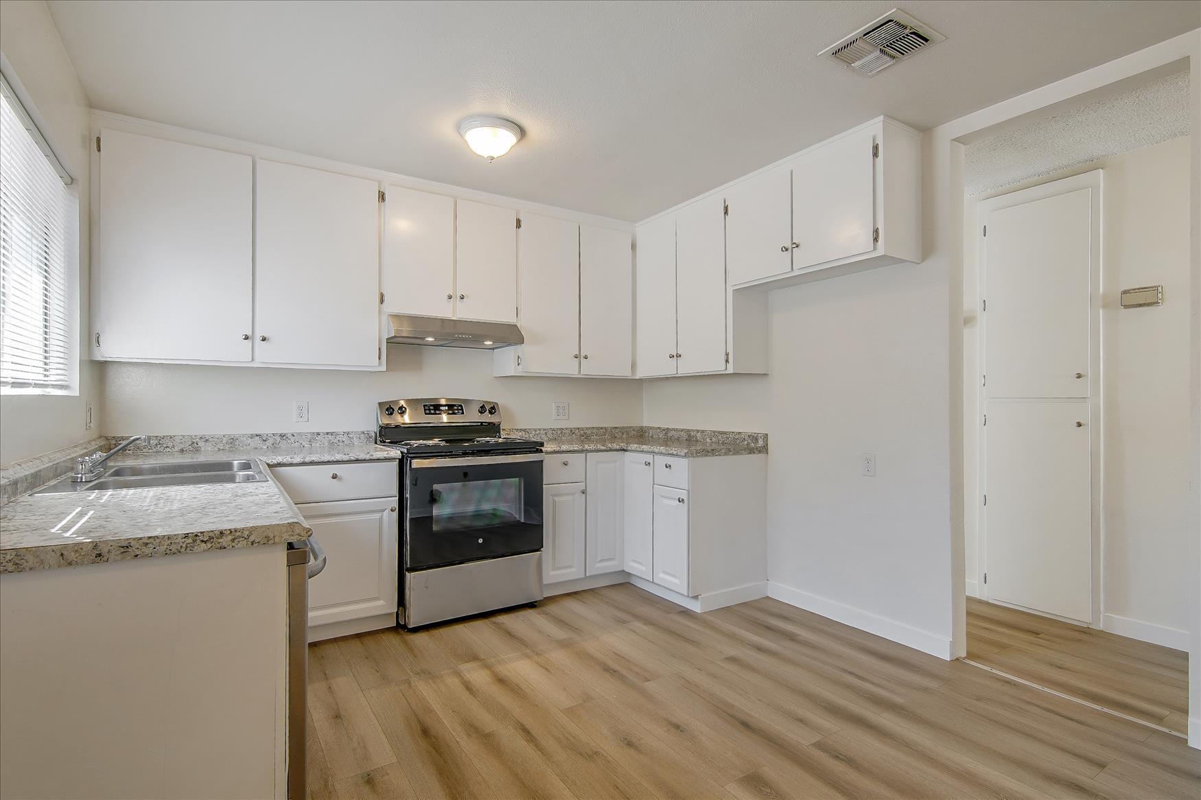 Building Photo - 9223 Langdon Ave