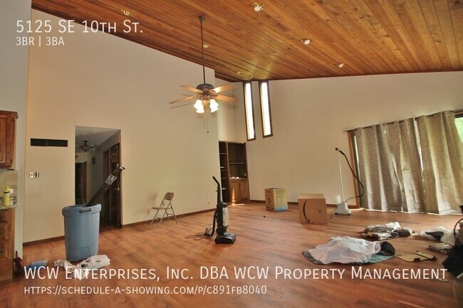 Building Photo - 5125 SE 10th St