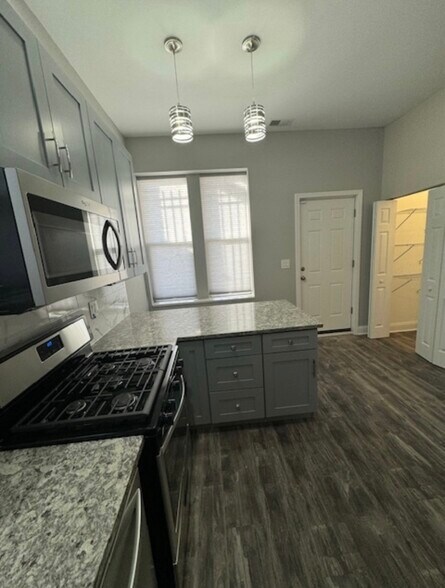 Building Photo - 1856 S Avers Ave