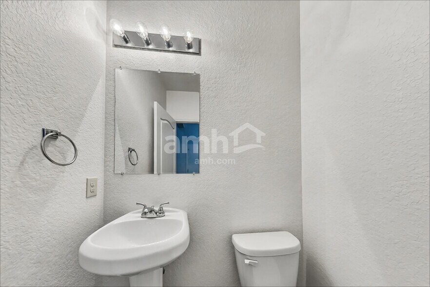 Building Photo - 431 Tequila Ranch