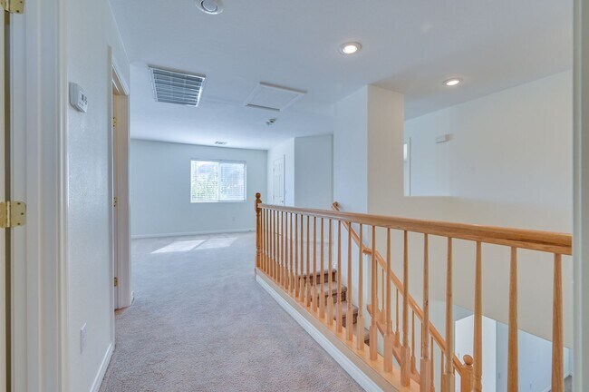 Building Photo - SW!! Southern Highlands!!! 4 Bedrooms!!!  ...