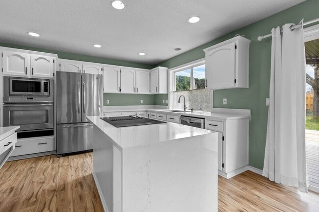 Building Photo - 700 SW 27th Way