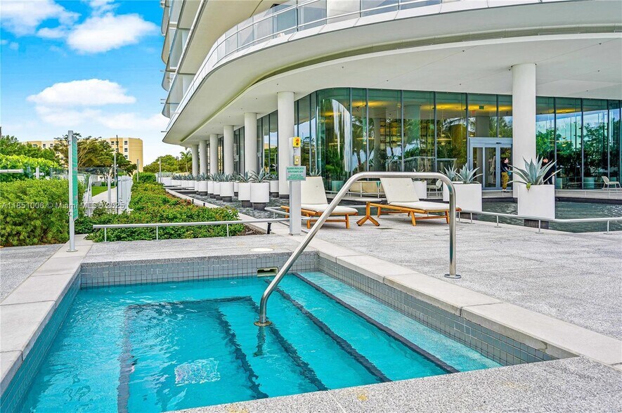 Building Photo - 8701 Collins Ave