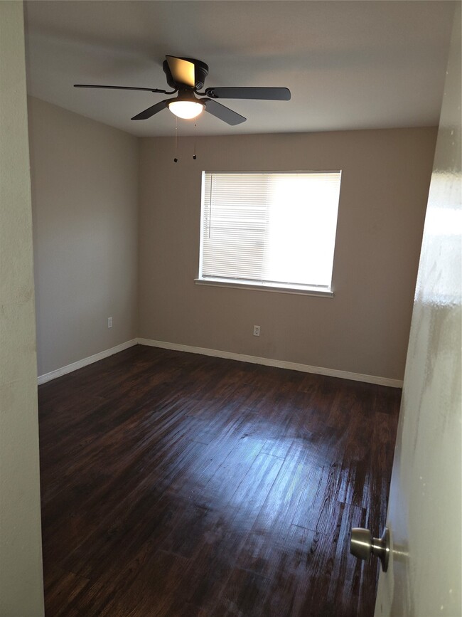 Building Photo - 6303 Gladewell Dr