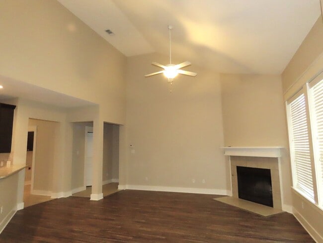 Building Photo - South Tyler! Stunning 5 Bedroom, 3.5 Bath ...