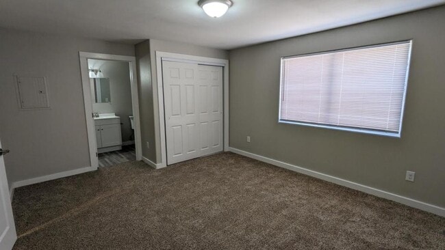 Building Photo - 3965 Hayesville Dr NE